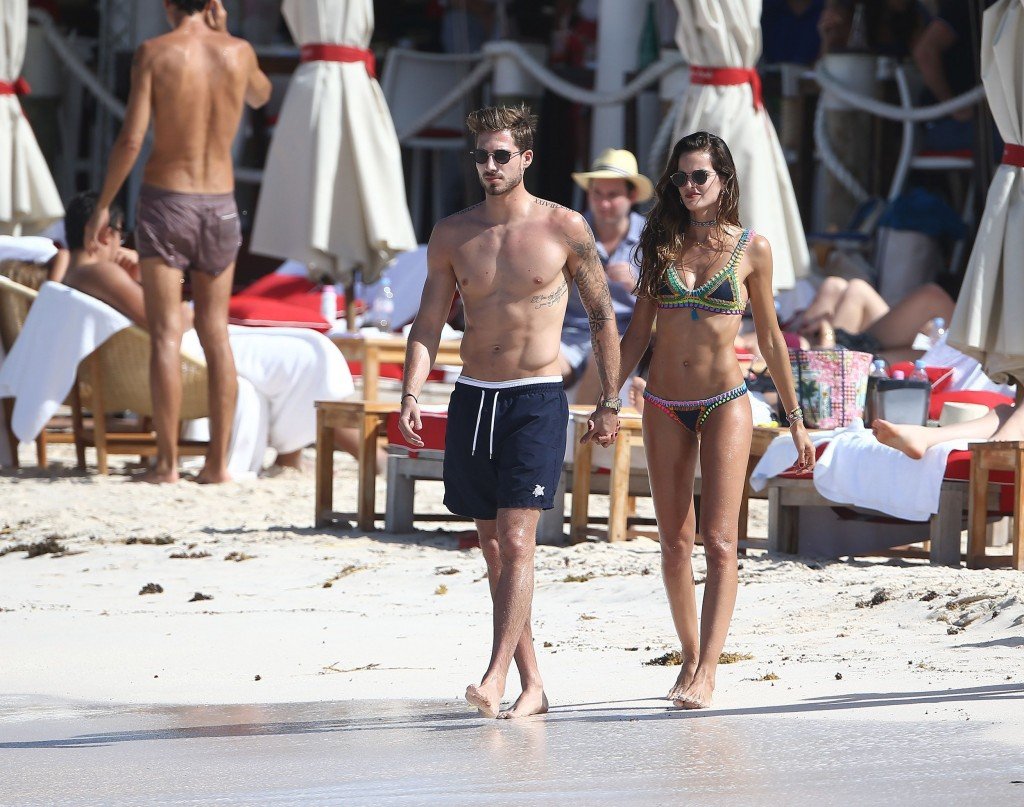 Izabel Goulart Sexy thefappening.so 46
