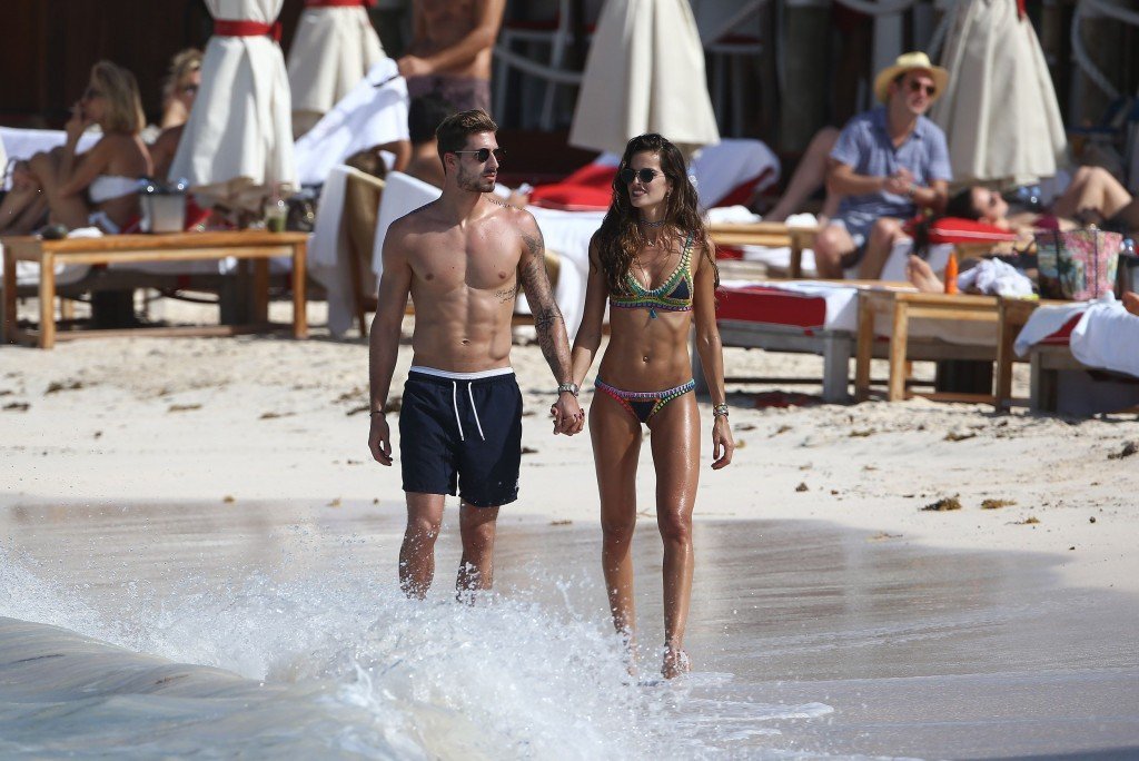 Izabel Goulart Sexy thefappening.so 49