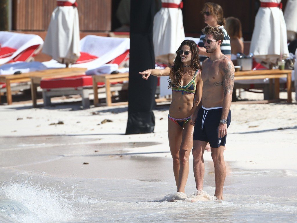 Izabel Goulart Sexy thefappening.so 64