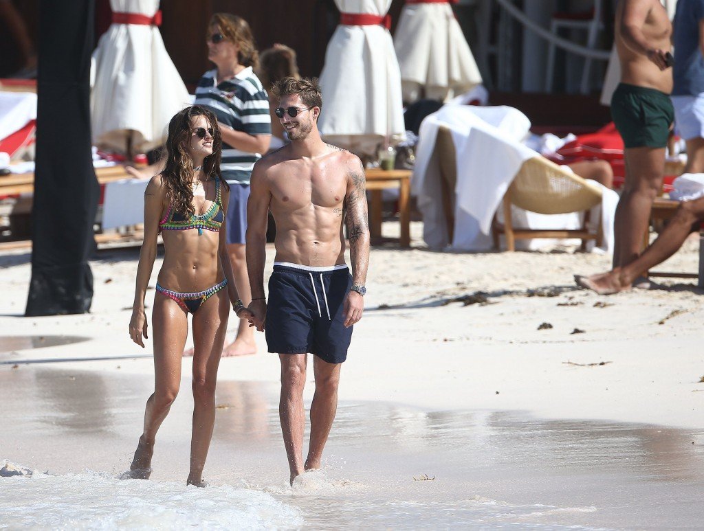 Izabel Goulart Sexy thefappening.so 66