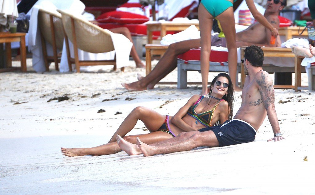 Izabel Goulart Sexy thefappening.so 79
