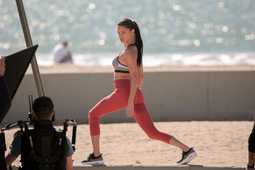 Adriana Lima Sexy thefappening.so 26