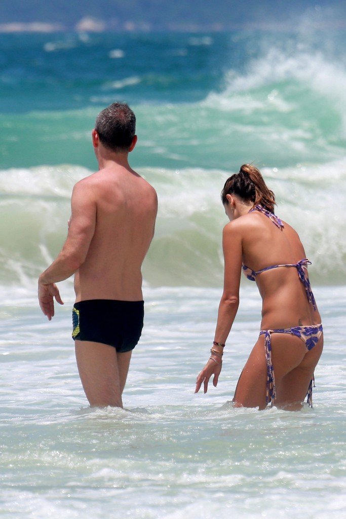 Alessandra Ambrosio Sexy 80 thefappening.so