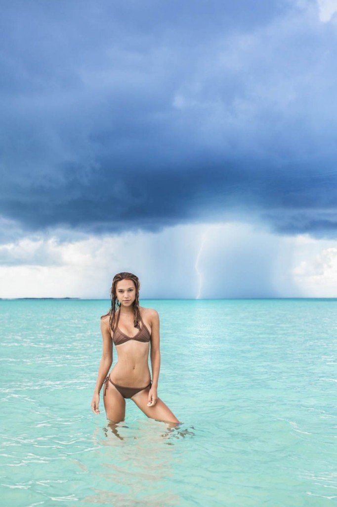 Alexis Ren Torse Nu & Sexy thefappening.so 10