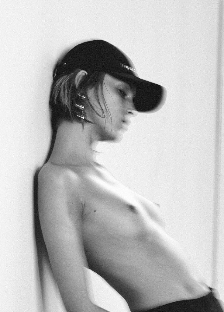 Anja Rubik Sexy & Torse nu 17 thefappening.so