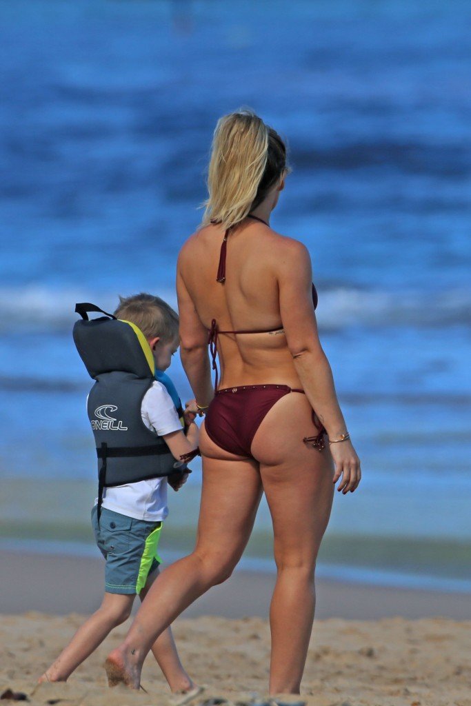 Hilary Duff Sexy thefappening.so 14