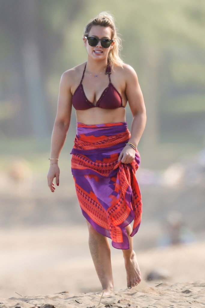 Hilary Duff Sexy thefappening.so 16