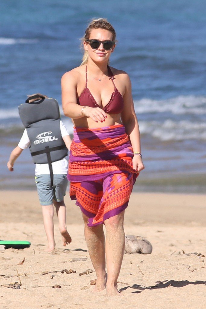 Hilary Duff Sexy thefappening.so 17