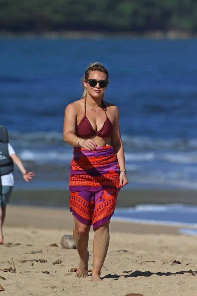 Hilary Duff Sexy thefappening.so 25