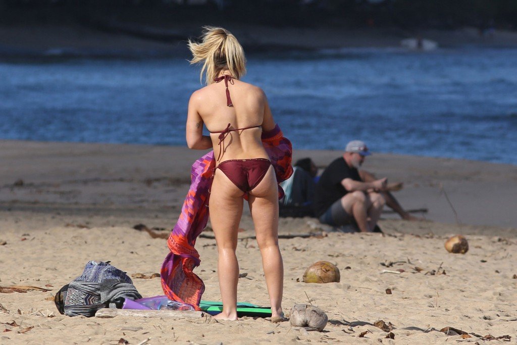 Hilary Duff Sexy thefappening.so 33