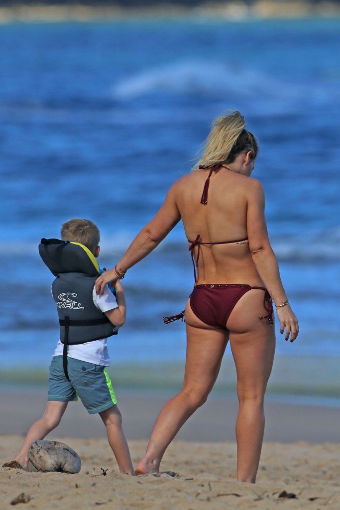 Hilary Duff Sexy thefappening.so 7