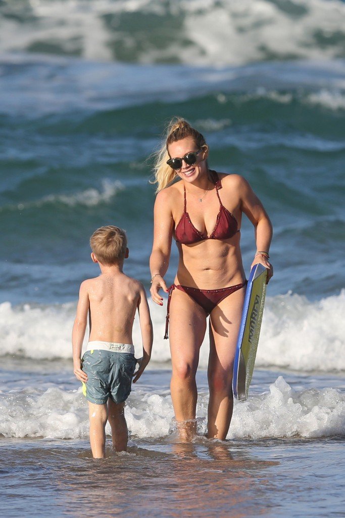 Hilary Duff Sexy thefappening.so 82