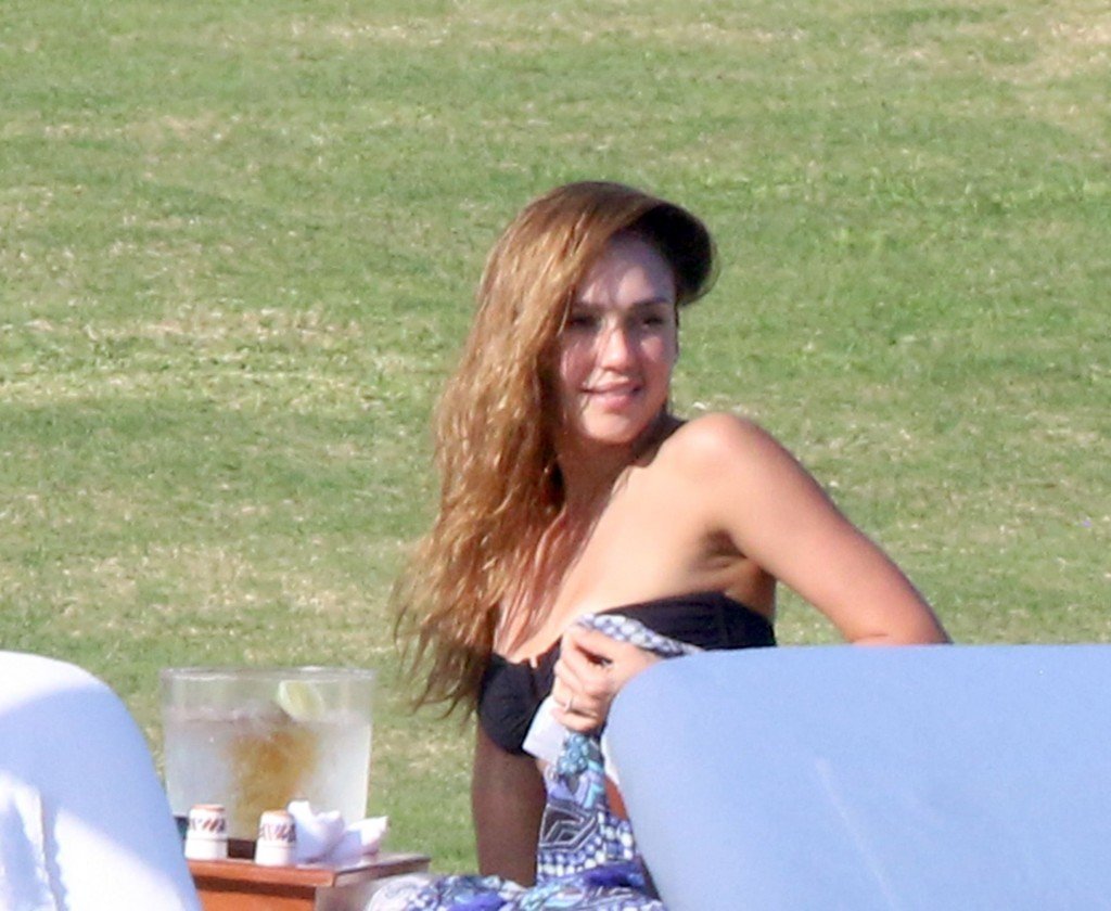 Jessica Alba Sexy 11 thefappening.so
