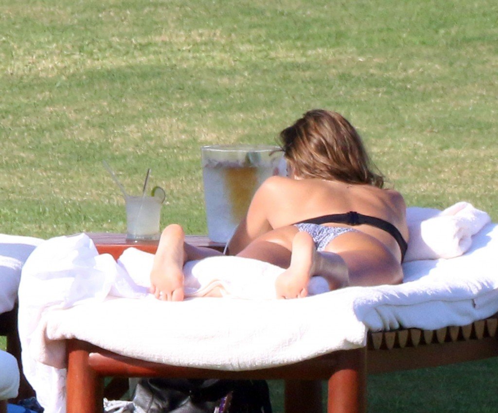 Jessica Alba Sexy 2 thefappening.so