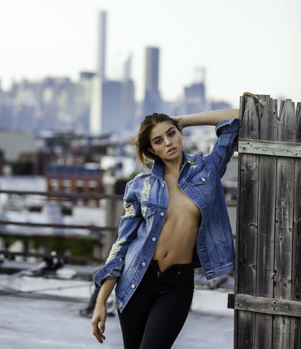 Daniela Lopez Osorio Sans Soutien-Gorge