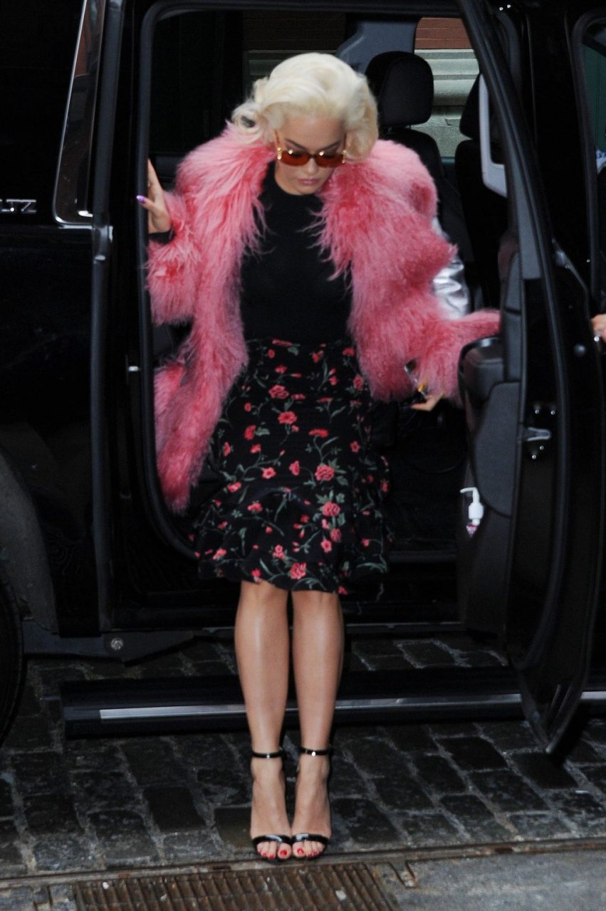 Rita Ora Pieds